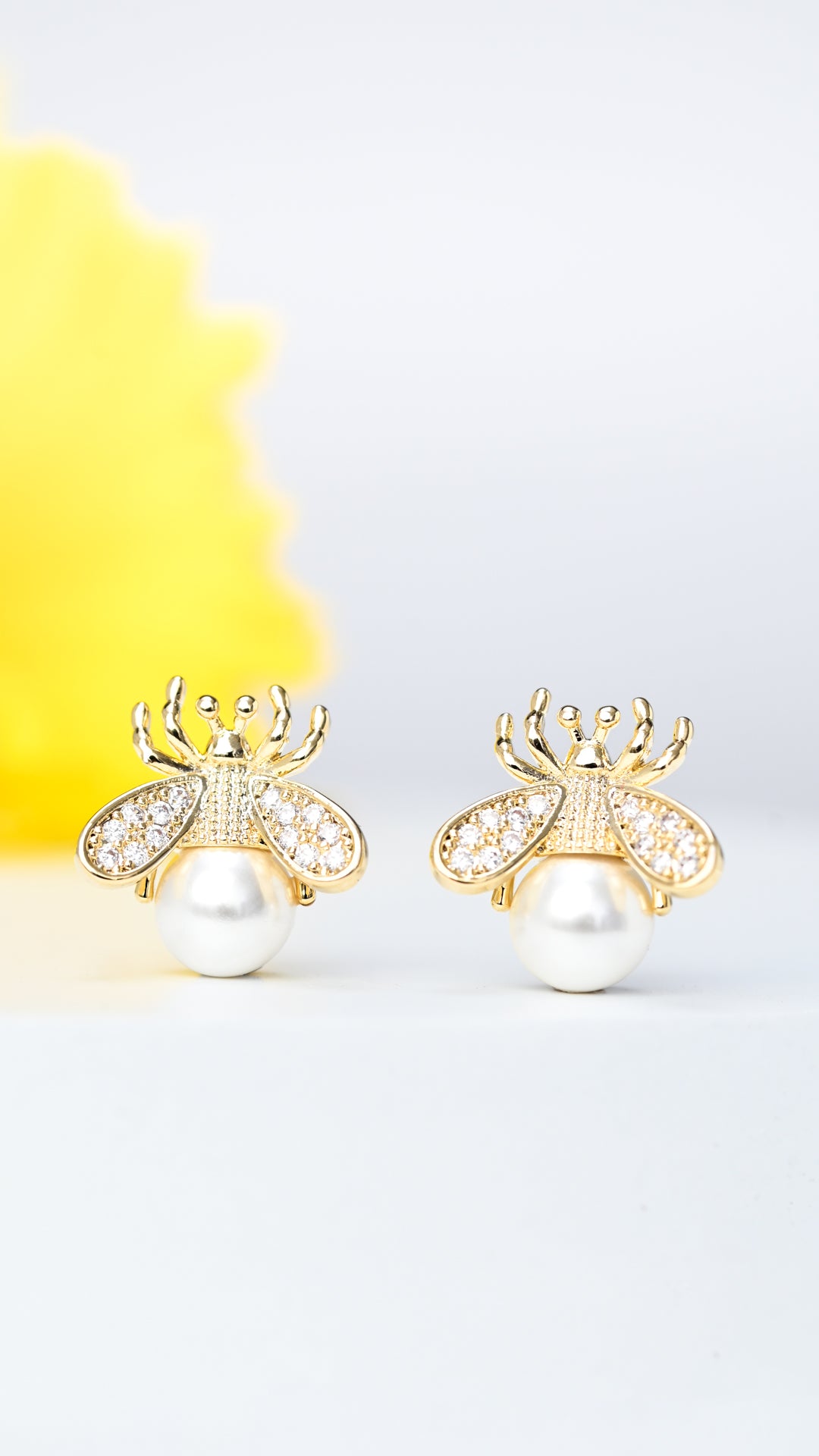 Bee hot sale pearl earrings