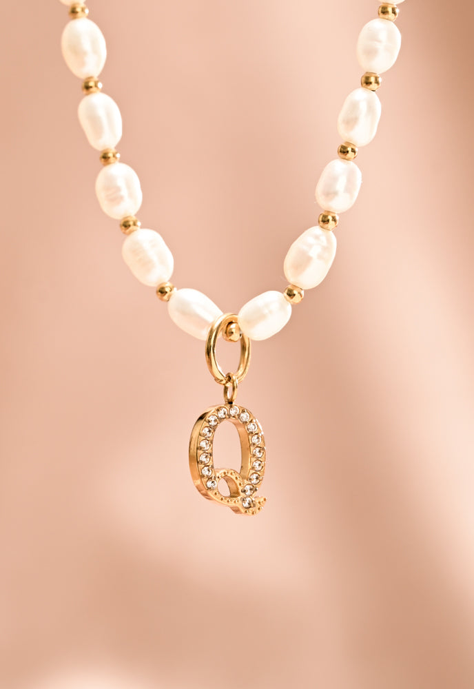 Initial Necklace Q with Freshwater Pearl Beaded Chain