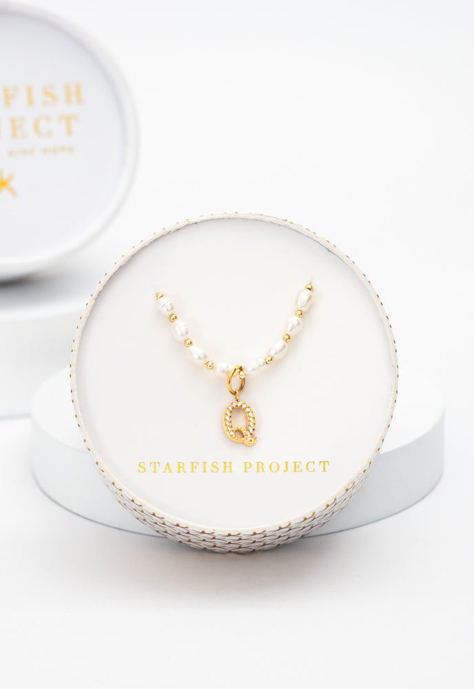 Initial Necklace Q with Freshwater Pearl Beaded Chain